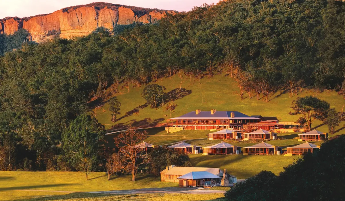 Emirates Wolgan Valley, a Ritz-Carlton Lodge: resort buildings beneath a sandstone escarpment